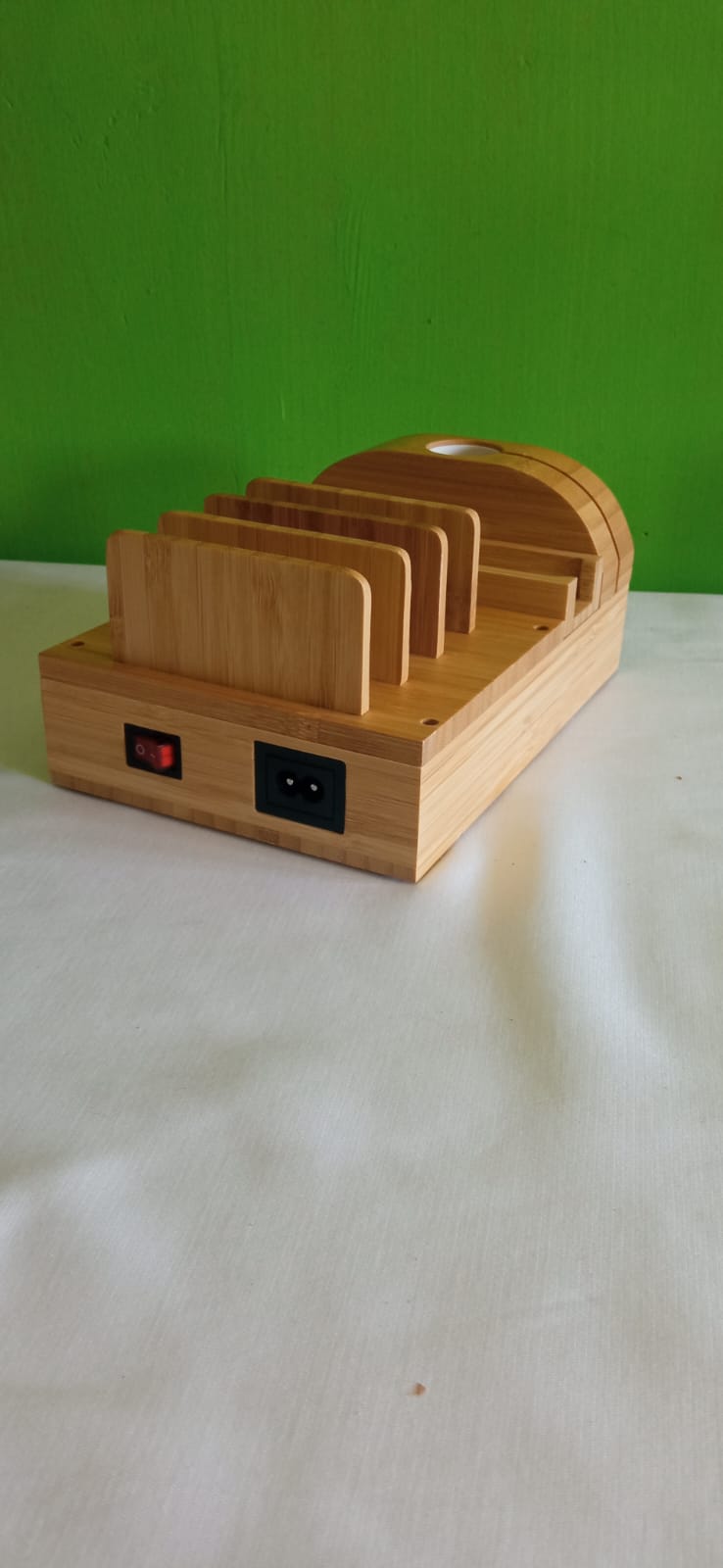Töltőállomás több készülékhez Bamboo 50W 7 csatlakozóval - BYYA-6922