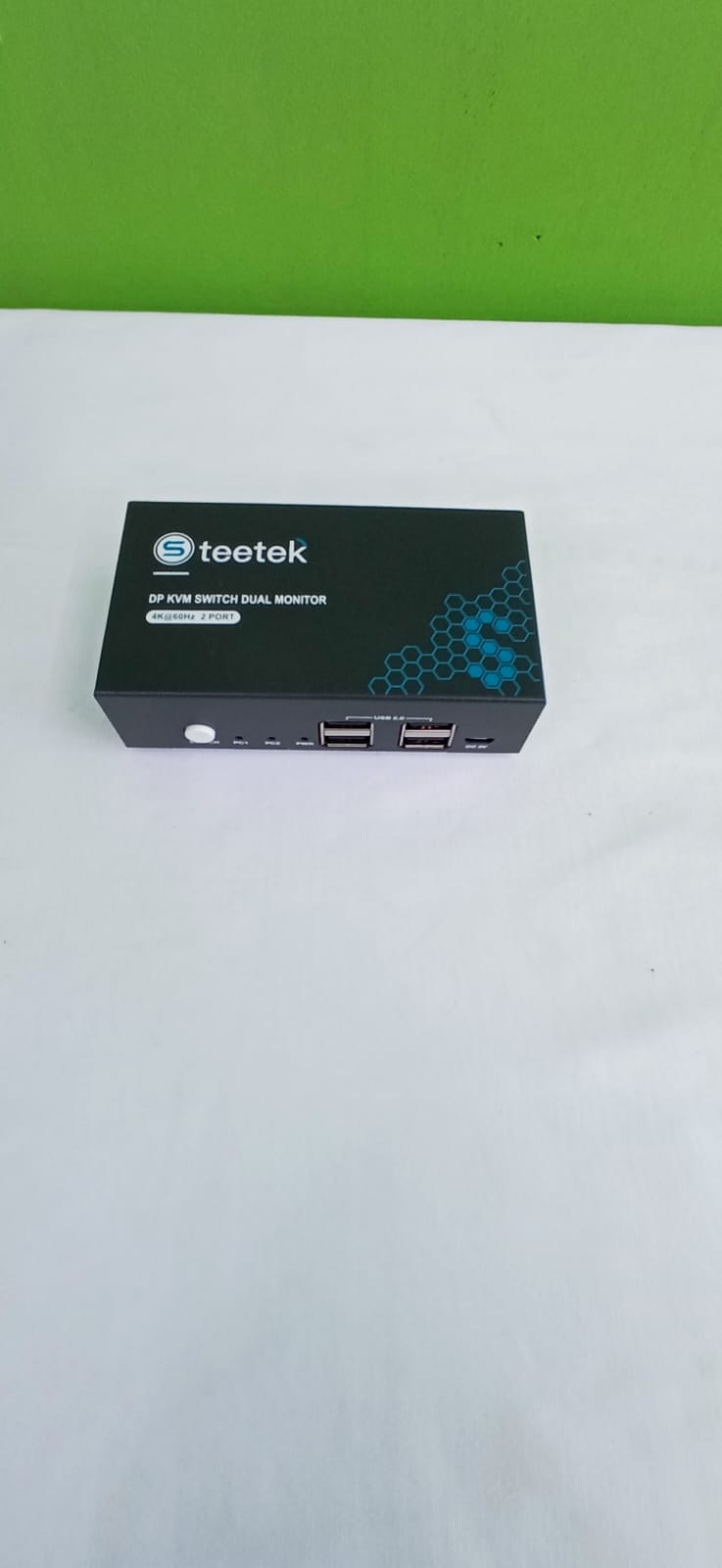 Steetek HDMI KVM Switch Dual Monitors 2 Port 4K @ 30Hz, KVM Switch 2 számítógép 2 monitor kiterjesztett kijelzője, Dual Monitor KVM by Hotkey Switching 4 HDMI és 2 USB kábel a szállítási terjedelem tartalmazza